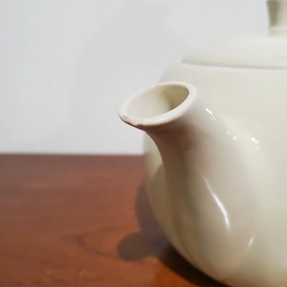 Vintage Porcelier Trademark Vitreous Hand Dec. China White Red Cat Tails‎ Teapot